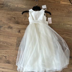 Brand new size 5 David’s bridal flower girl dress